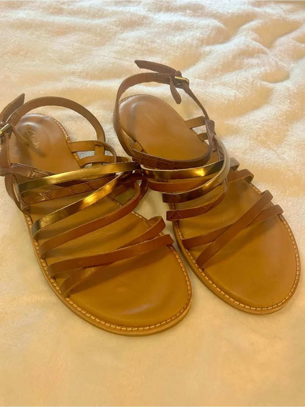 Clarks Strappy Flat Sandals Brown Bronze Metallic Women’s Size 10M